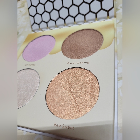 Beauty Bakerie Milk & Honey Highlighter Palette - Picture 8 of 10